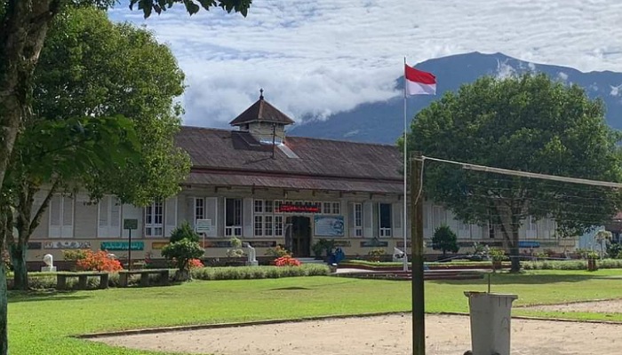 SMA Negeri 1 Padangpanjang, sekolah favorit yang selalu menjadi incaran peserta didik berprestasi setiap tahun ajaran baru.