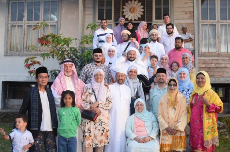 Keluarga besar cucu cicit Syekh Ahmad Khatib Al Minangkabawi di kediaman Inyik dari Syekh Ahmad Khatib di Nagari Koto Gadang, Kecamatan IV Koto.