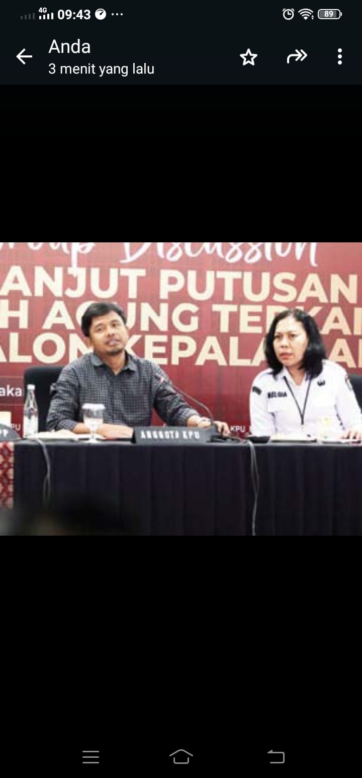 TAMPUNG ASPIRASI: Anggota KPU RI Idham Holik saat memimpin Focus Group Discussion (FGD) Tindak Lanjut Putusan MA di kawasan Kuningan, Jakarta, Senin (8/7). (JAWA POS)