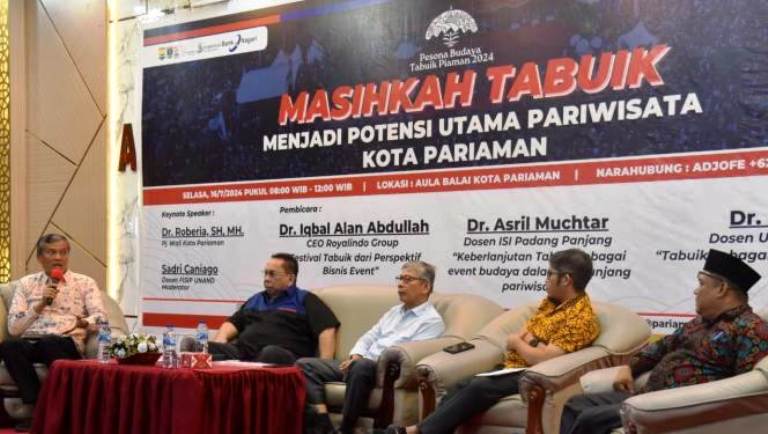 Seminar Tabuik dengan tema &ldquo;Masihkah Tabuik Menjadi Potensi Utama Pariwisata Kota Pariaman&rdquo; yang dilaksanakan di Aula Balai Kota Pariaman Selasa (16/7/2024).