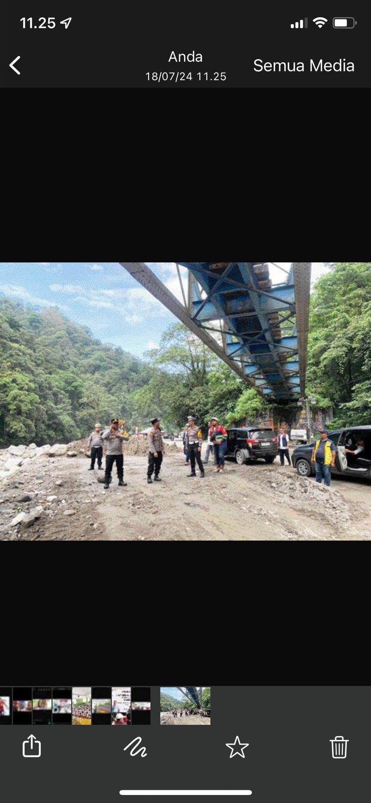 SURVEI LOKASI: Polres Padangpanjang dengan PT Hutama Karya Infrastruktur mensurvei lokasi perbaikan jalan nasional di kawasan Lembah Anai, Rabu (17/7). (DOKUMENTASI POLRES PADANGPANJANG)