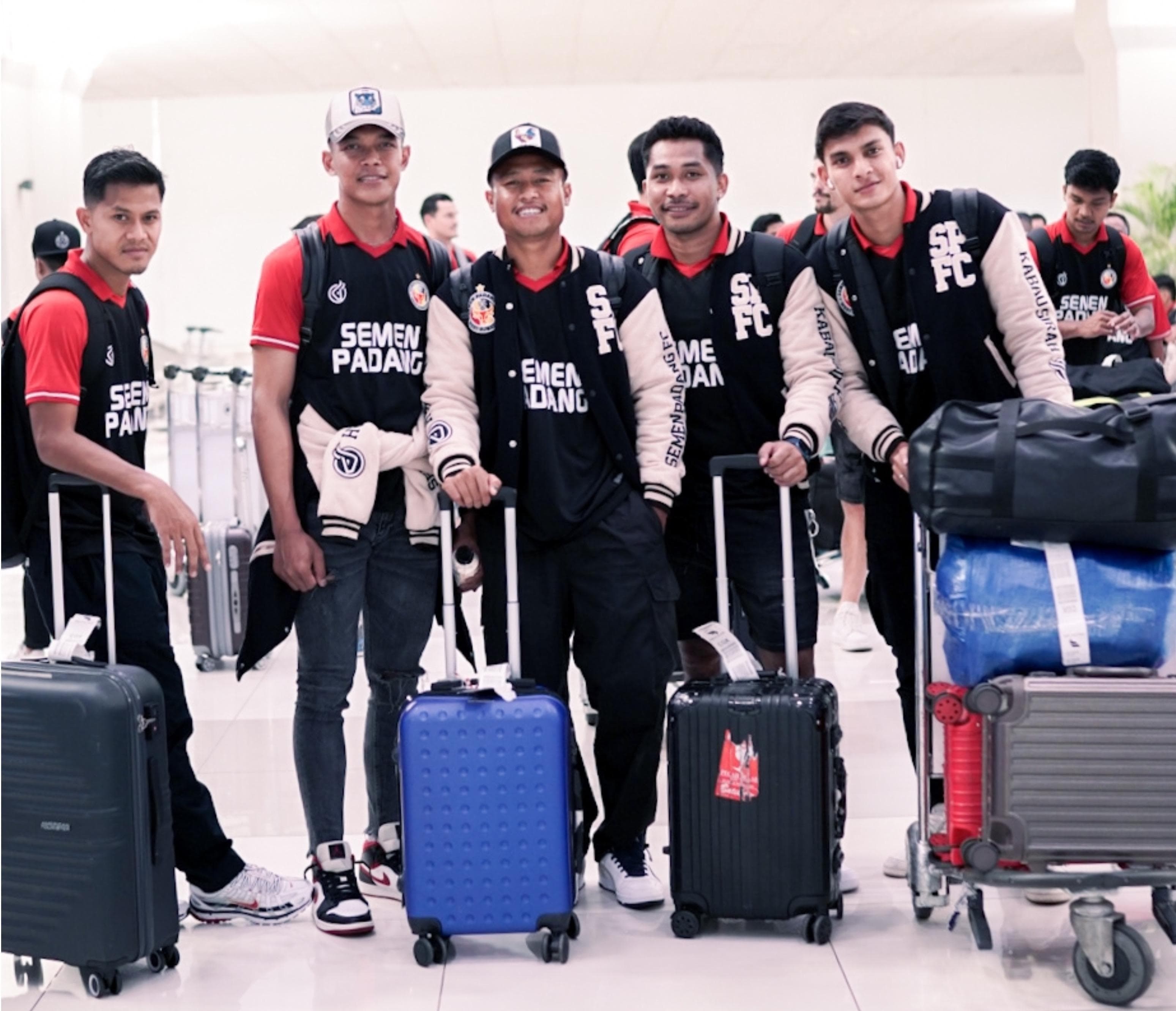 Pemain Semen Padang FC berangkat ke Jakarta, Senin (22/7) untuk melakukan training camp selama beberapa hari ke depan. (MEDIA OFFICIAL SEMEN PADANG FC)