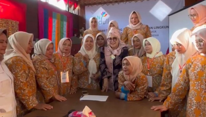 Peserta pelatihan menjahit dari Andre Rosiade yang bekerja sama dengan PLN Peduli dan Yayasan Rangkul.