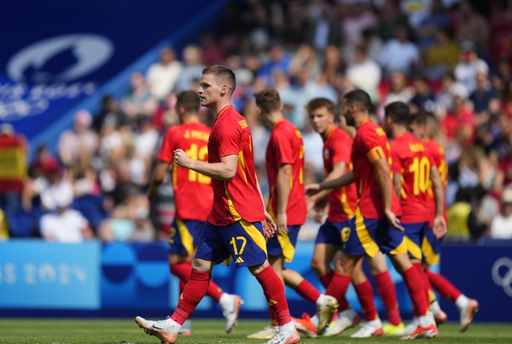 Skuad Spanyol menampilkan pemain seperti bintang muda Barcelona Pau Cubarsi, bersama dengan rekan setimnya di klub Fermin Lopez di Olimpiade Paris 2024. (Foto: X @SEFutbol)