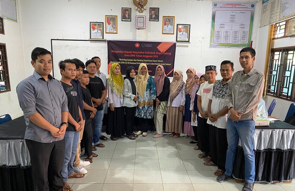 Tim Dosen PNP bersama mitra dan peserta workshop di aula kantor Wali Nagari Lubuk Malako, Kecamatan Sangir Jujuan, Kabupaten Solok Selatan (dok tim)