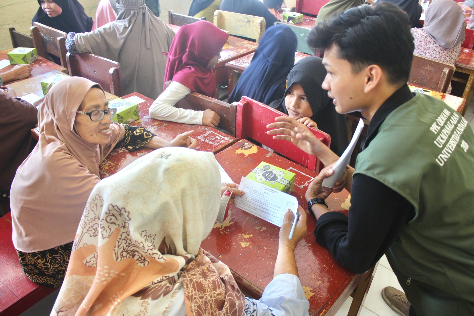 Tim PPK Ormawa UKM Penalaran Unand menggelar pembukaan Kampung Konservasi Toga di Batubusuak, Kelurahan Lambungbukit, Kecamatan Pauh, Padang beberapa waktu lalu. (DOK TIM PPK ORMAWA UNAND)