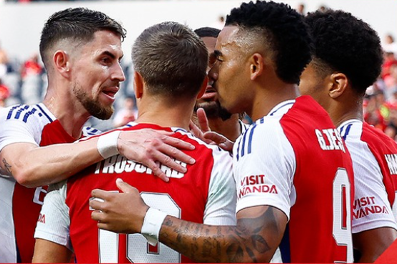 Arsenal mengalahkan Manchester United dengan skor 2-1 dalam pertandingan pembuka tur pramusim, Minggu (28/7/2024). (Foto: arsenal.com)