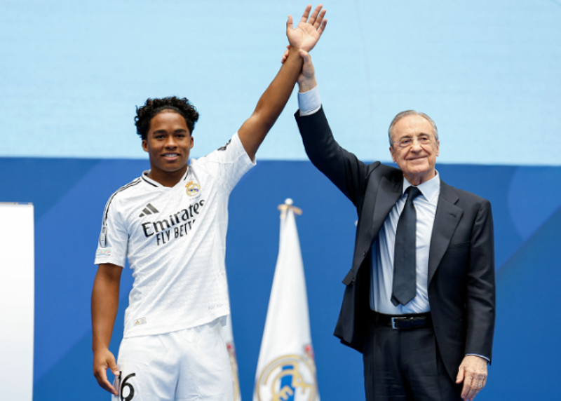 Penyerang muda berbakat asal Brasil, Endrick resmi diperkenalkan sebagai pemain Real Madrid. (Foto: realmadrid.com)