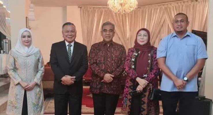 Dubes Indonesia untuk Maroko Hasrul Azwar bersama Wakil Ketua MPR RI Ahmad Muzani dan Anggota MPR RI asal Sumbar H Andre Rosiade (kanan).