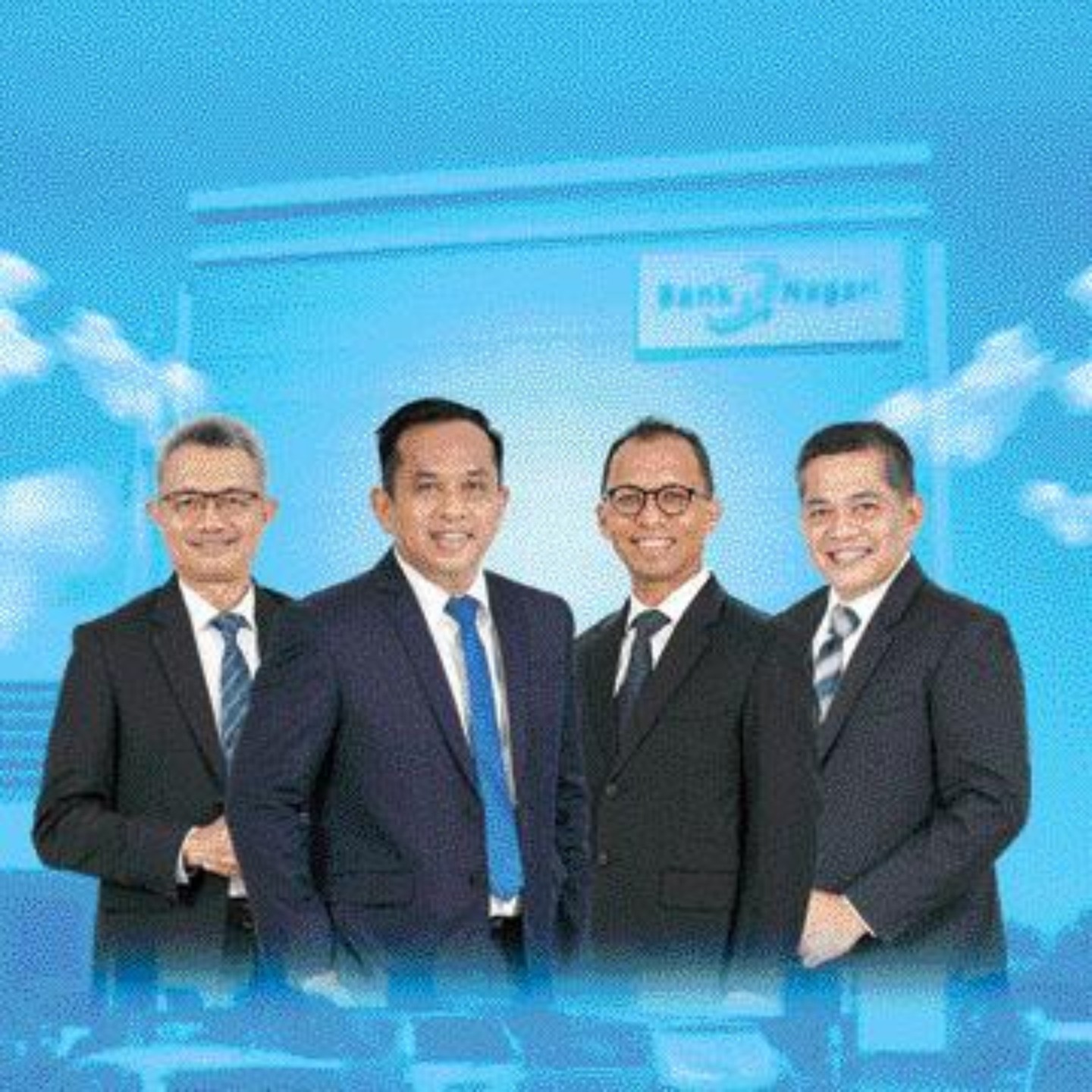 SEGERA MANFAATKAN: Jajaran direksi (ki-ka) Direktur Operasional Zilfa Efrizon, Direktur Utama Gusti Candra, Direktur Keuangan Roni Edrian dan Direktur Kepatuhan Sukardi. (HUMAS BANK NAGARI)