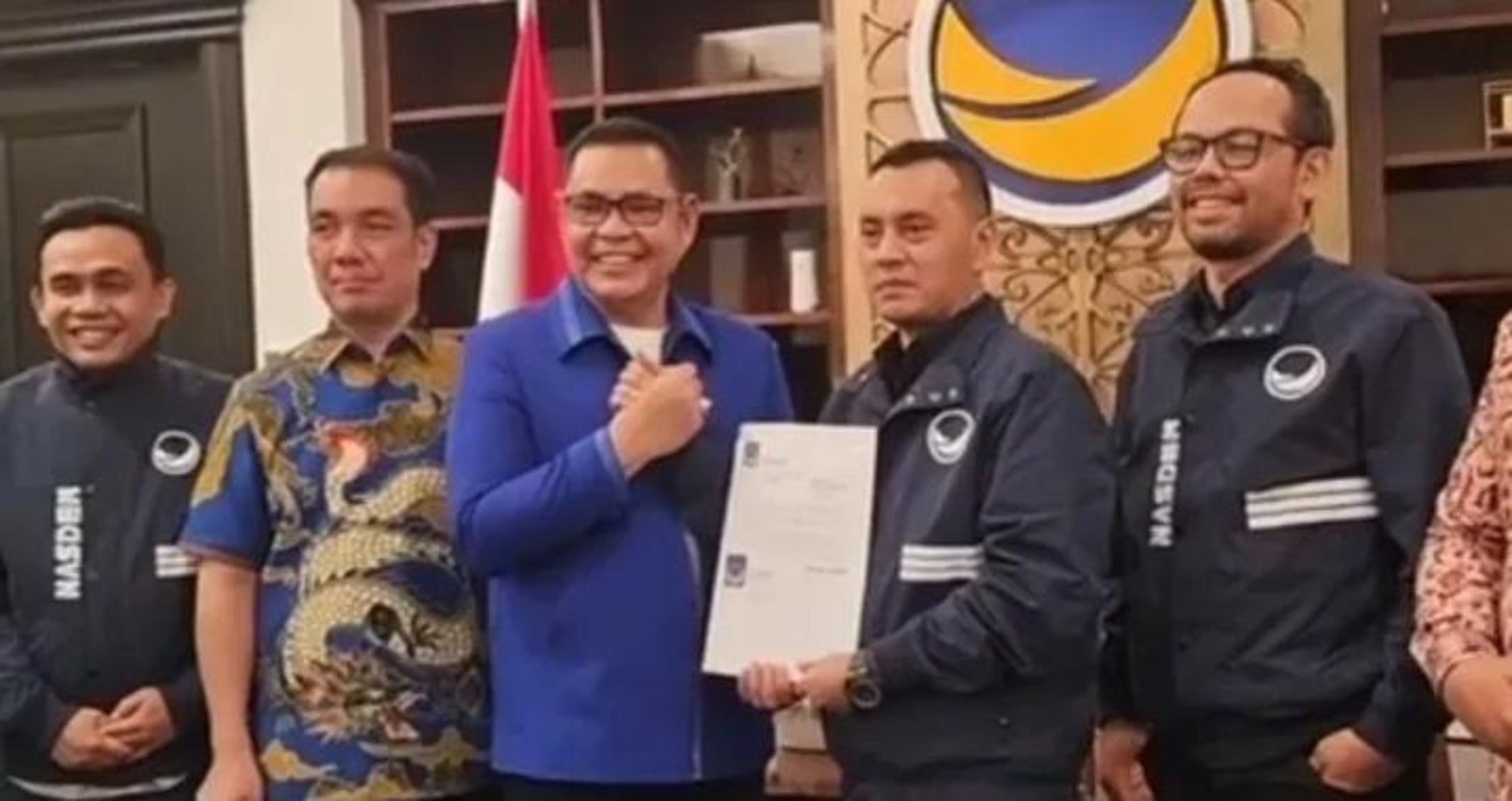 DUKUNGAN: Bupati Solok Epyardi Asda saat menerima rekomendasi Nadem dari Sekretaris Bappilu Nasdem, Willy Aditya, akhir pekan lalu. (INSTAGRAM)