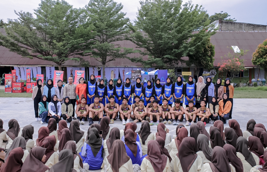 Roadshow jelang digelarnya Honda DBL With Kopi Goodday 2024 West Sumatera Series disambut antusias siswa, guru dan tim basket SMAN 2 (SMANDU) Padang, Jumat (2/7). (Foto: Gilang/DBL)