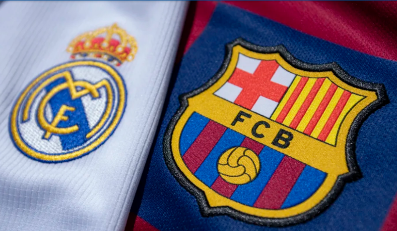 Pertarungan sengit  Real Madrid dan Barcelona, yang dikenal sebagai El Clasico, siap kembali memanaskan persaingan sepak bola dunia pramusim di AS. (Foto: Getty Images)