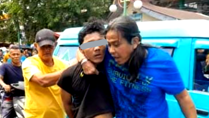 Pelaku SY saat ditangkap Tim II Klewang Satreskrim Polresta Padang di kawasan Pasar Raya Padang. (Foto: Tim Klewang)