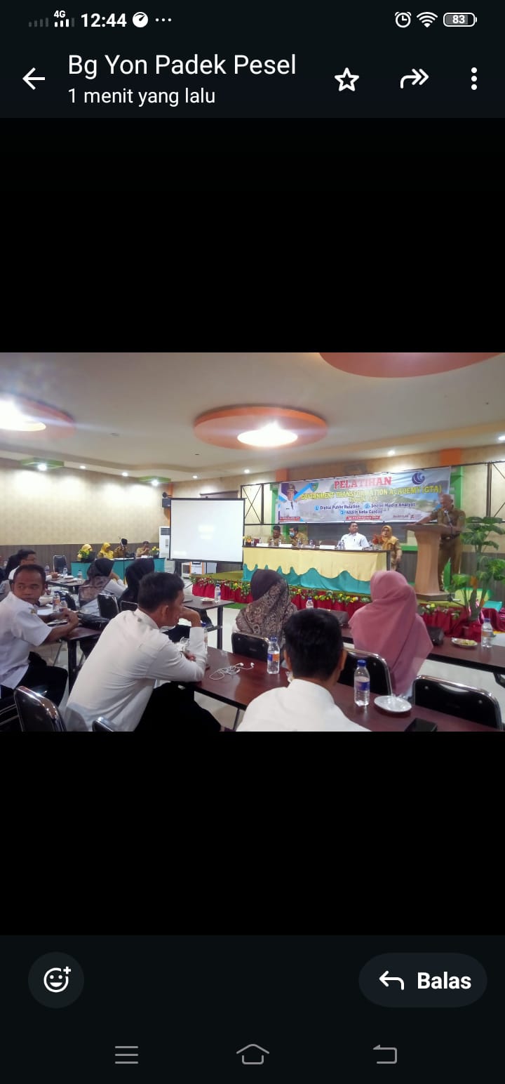 Sekkab Pessel, Mawardi Roska, saat membuka pelatihan GTA Senin (5/8) di Hotel Hannah Painan. (Dok yon)