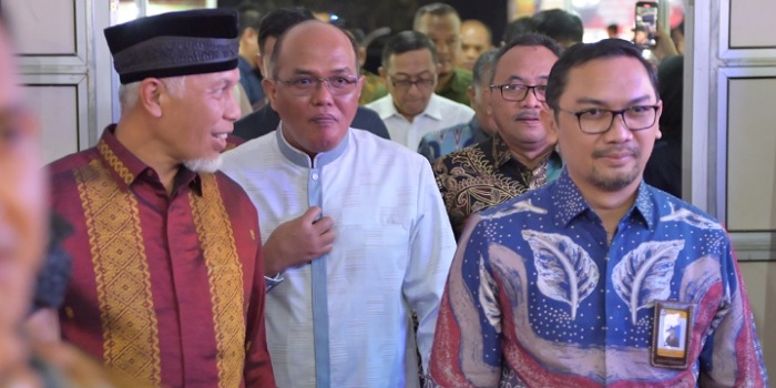 Gubernur Sumbar Mahyeldi, Ketua DPRD Sumbar Supardi, dan Direktur SMK, Ditjen Vokasi Kemendikbudristek Dr Muhammad Yusro SPd MPd MT.