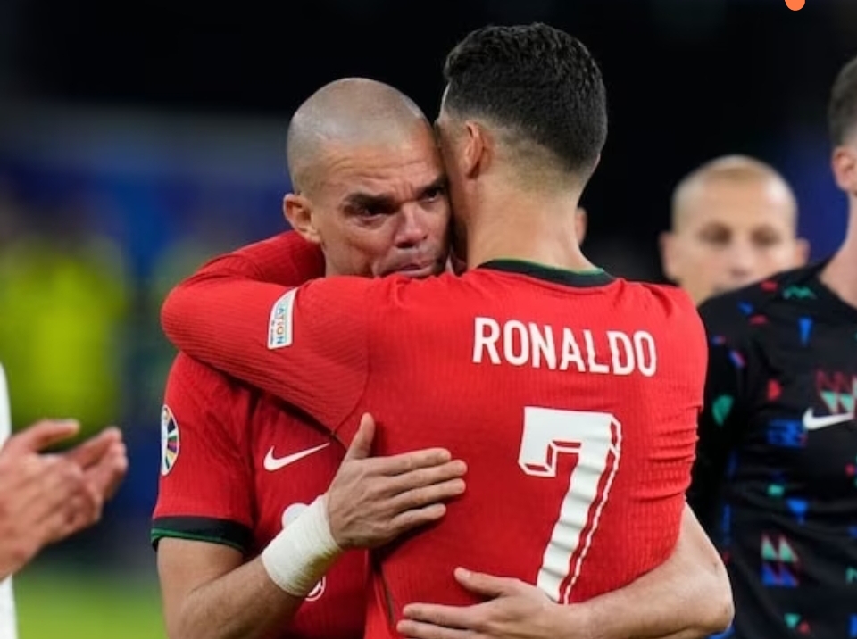 Bek legendaris Portugal Pepe bersama Cristiano Ronaldo di Euro 2024. (Foto: AP)