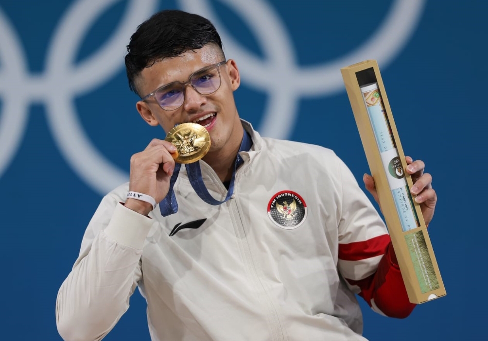 Rizki Juniansyah mempersembahkan medali emas kedua buat Indonesia di Olimpiade Paris 2024 dini hari kemarin. (Foto: NOC Indonesia)