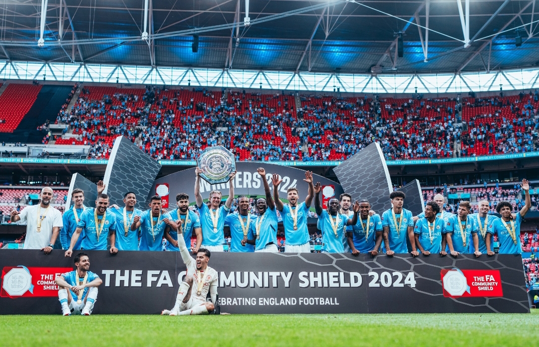 Manchester City berhasil meraih trofi Community Shield setelah mengalahkan rival abadi Manchester United melalui adu penalti di Stadion Wembley, Sabtu malam WIB (10/8/2024). (Foto: X @ManCity)