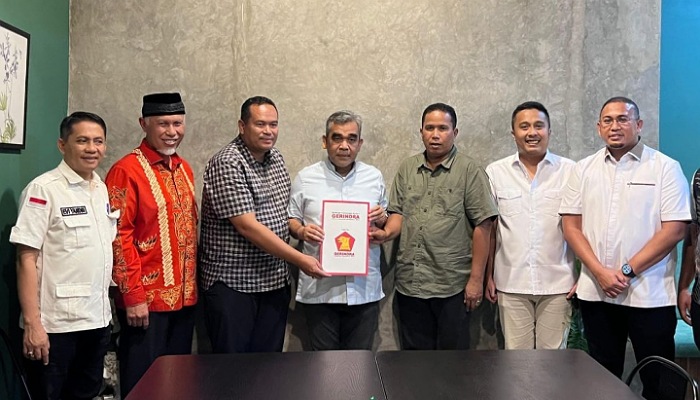 Yota Balad dan Mulyadi diberikan mandat oleh Partai Gerindra untuk bertarung dalam kancah Pilwako Pariaman, 27 November 2024 mendatang.