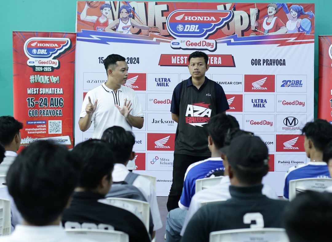 Tim DBL Indonesia menyosialisasikan peraturan resmi untuk kompetisi suporter yang akan digelar bersamaan dengan Honda DBL with Kopi Good Day 2024-2025 di Padang. (Foto: IG @DBLPadang)
