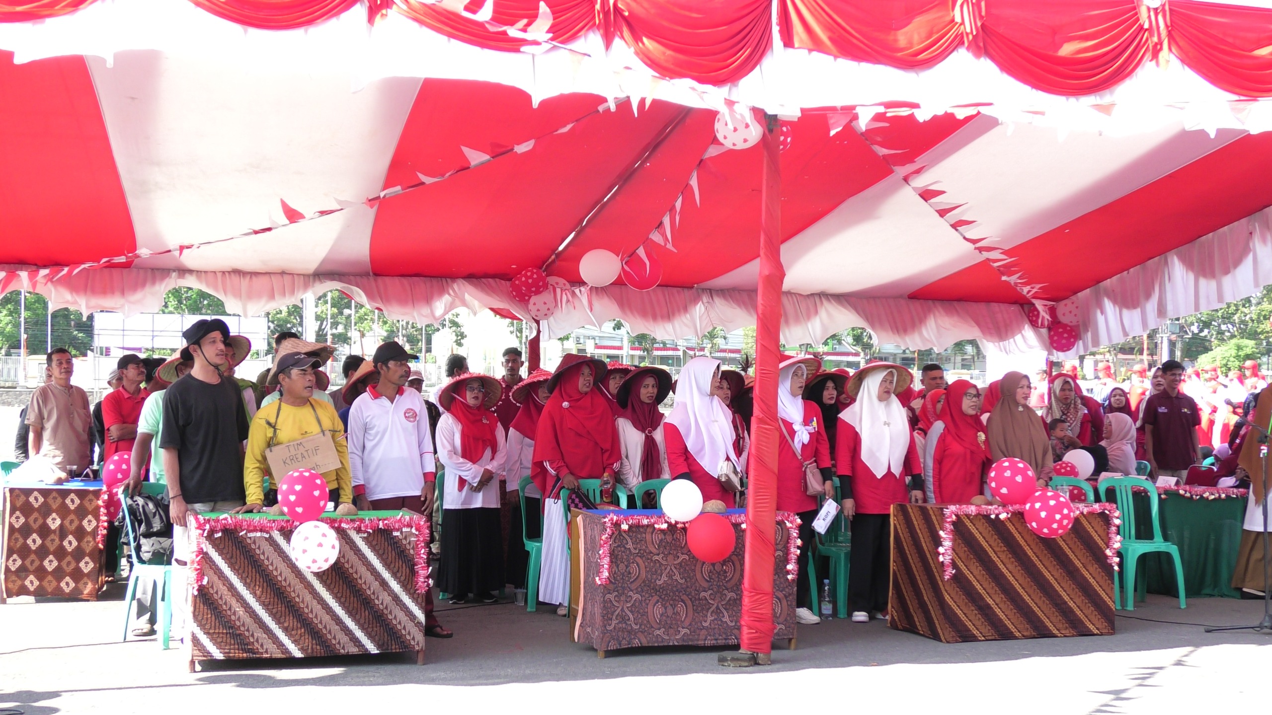 MERIAHKAN HUT RI: Sebanyak 26 keltan mengikuti Lomba Cerdas Cermat Klopen Capir dalam rangka menyambut HUT ke-79 RI yang digelar Pemkab Pasbar, Selasa (13/8). (PEMKAB PASBAR FOR PADEK)