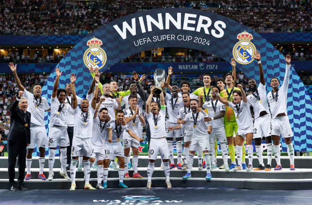 Real Madrid menambah koleksi trofi dengan memenangkan Piala Super Eropa keenam, setelah menumbangkan Atalanta 2-0, di Warsawa,.Kamis dinihari WIB (15/8/2024).(Foto: realmadrid.com)