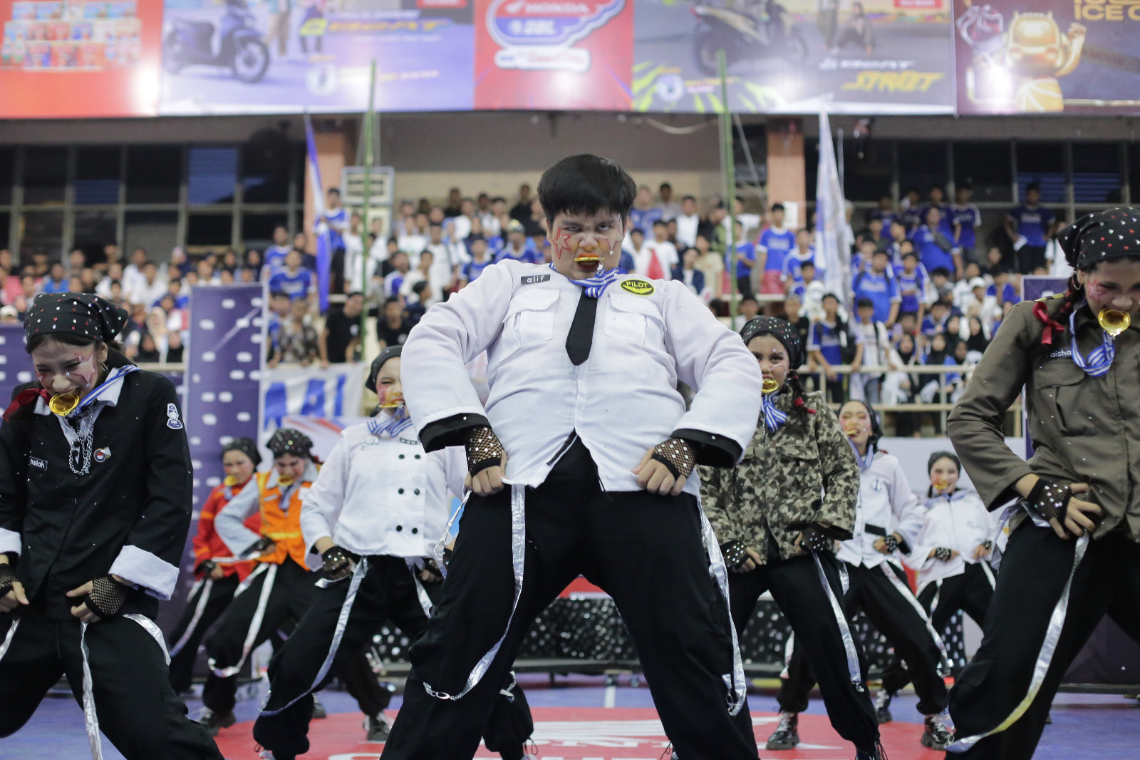 Penampilan memukau dari Tim Dance SMAN 1 Padang di DBL Dance Competition 2024.