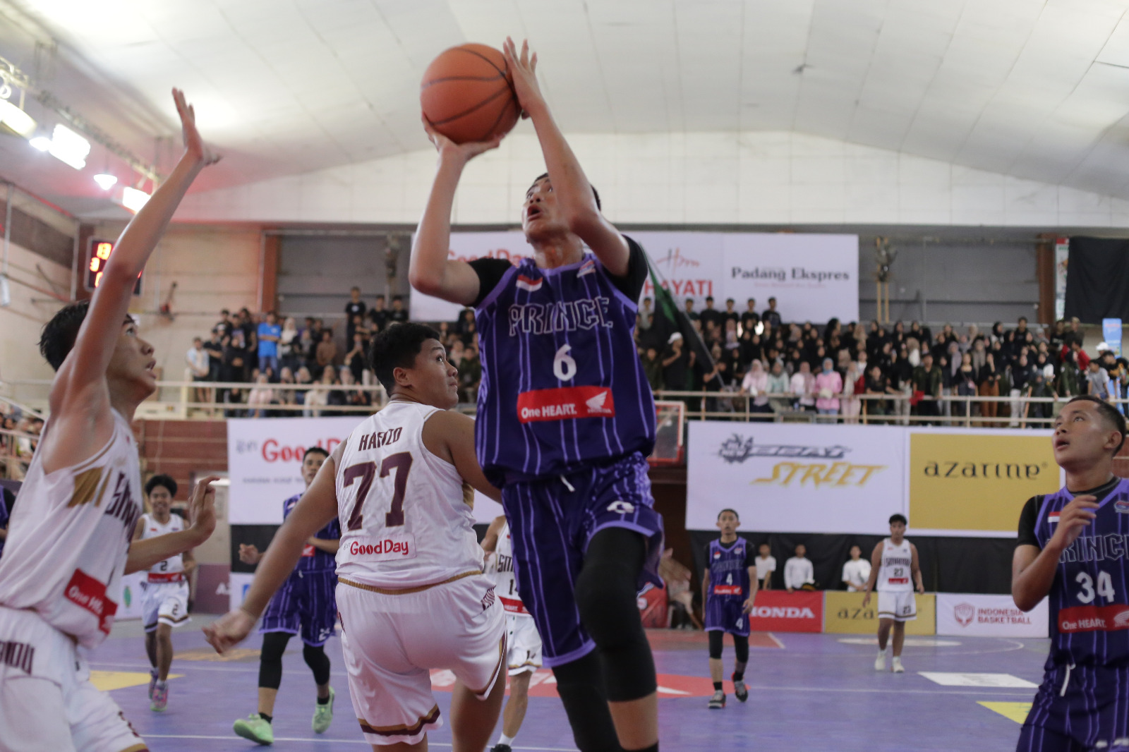 Menang di laga kedua, SMA IT Cendikia Payakumbuh berhasil melaju ke babak selanjutnya Honda DBL with Kopi Good Day West Sumatera.