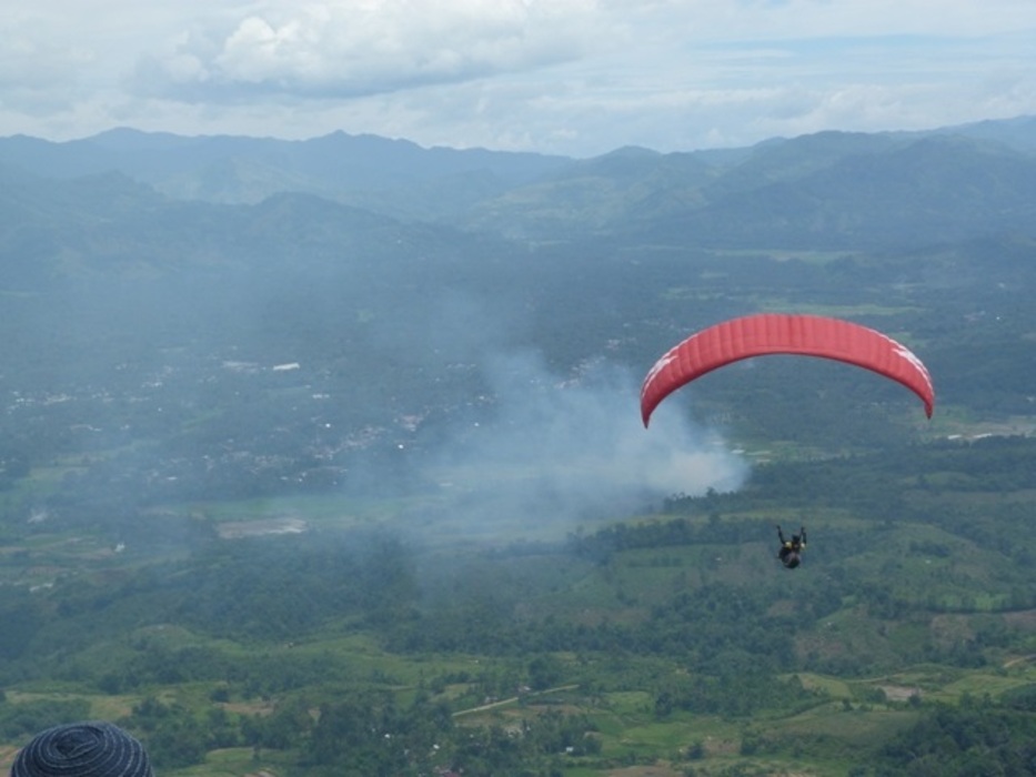 PEMANDANGAN luar biasa yang bisa dilihat atlet paralayang ketika mengunjungi puncak Gunung Bungsu di Nagari Taeh Bukik.