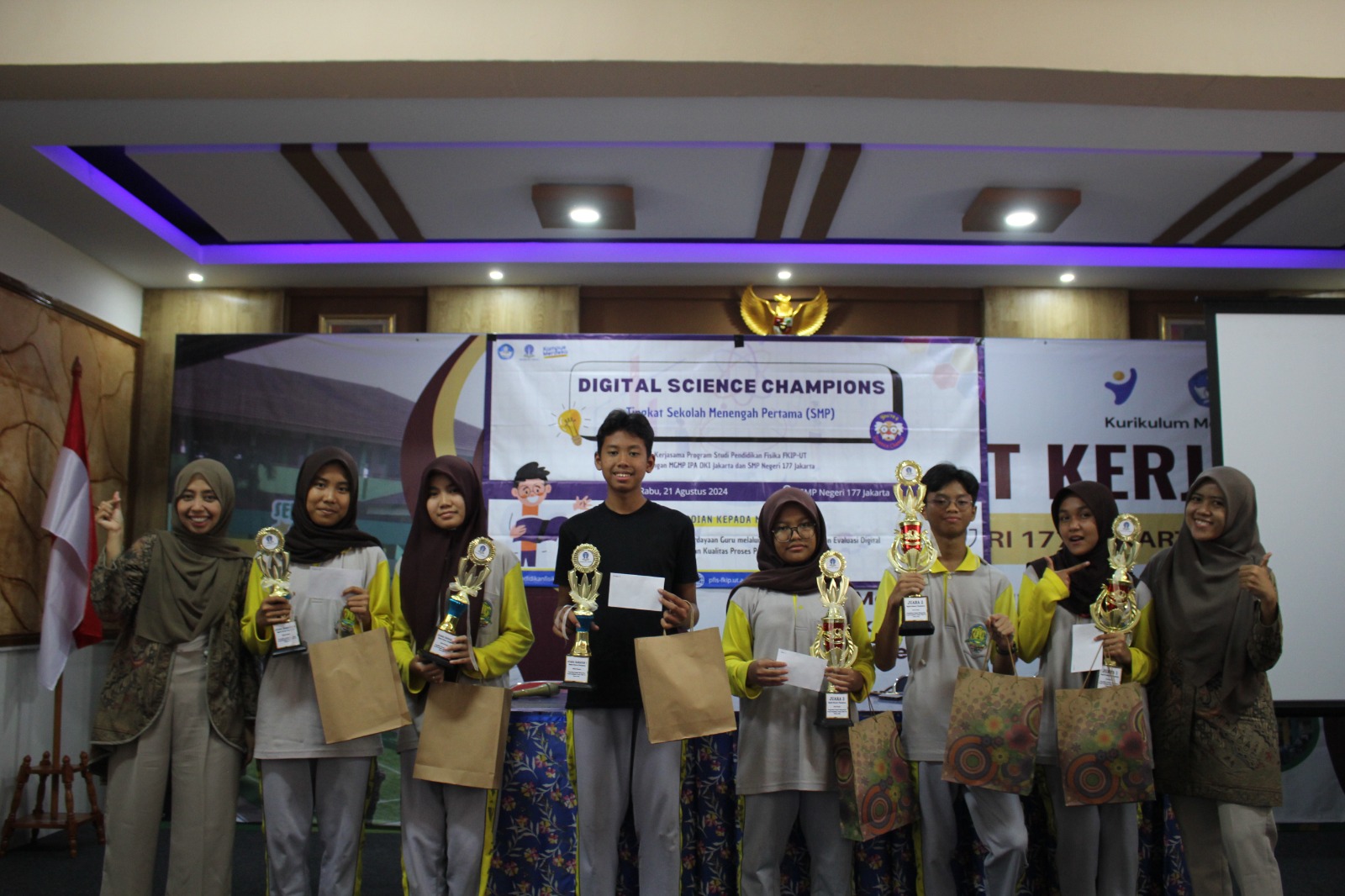 Program Studi (Prodi) Pendidikan Fisika Fakultas Keguruan dan Ilmu Pendidikan (FKIP) Universitas Terbuka (UT) Digital Science Champions di SMAN 177 Jakarta.
