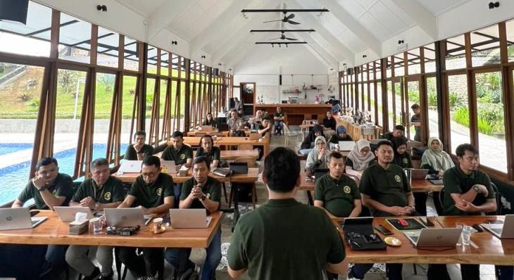 &ldquo;Bootcamp Marketers&rdquo; ini diadakan pada Kamis hingga Jumat (15-16/08) lalu di Legend Villa Lubuk Minturun.