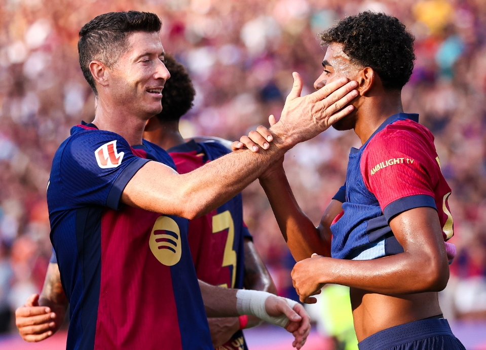 Robert Lewandowski dan Lamine Yamal mencetak gol saat Barcelona mengalahkan Athletic Bilbao. (Foto: X @FCBarcelona)
