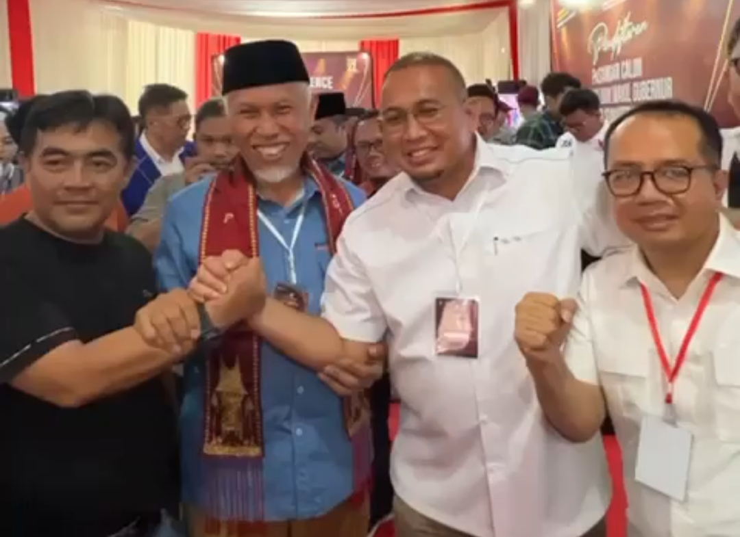 Koordinator Komunitas Sumbar Madani, M Zuhrizul (kiri) bersama Cagub Mahyeldi dan Ketua DPD Partai Gerindra Sumbar Andre Rosiade. (Foto: screenshot video)