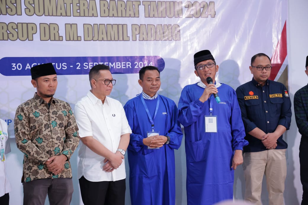Hendri Septa Bersama Hidayat saat mengikuti tahapan Medical Check-Up (MCU) alias tes kesehatandi Rumah Sakit Umum Pusat Dr. M. Djamil Padang, Sabtu 31 Agustus 2024.
