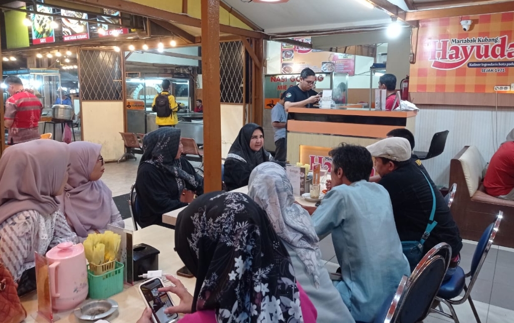 Anggota DPR RI Fraksi PKS, Nevi Zuairina, menggelar pertemuan dengan sejumlah wartawan media lokal di daerah pemilihannya, Sumatera Barat II. (Foto: Tim NZ)
