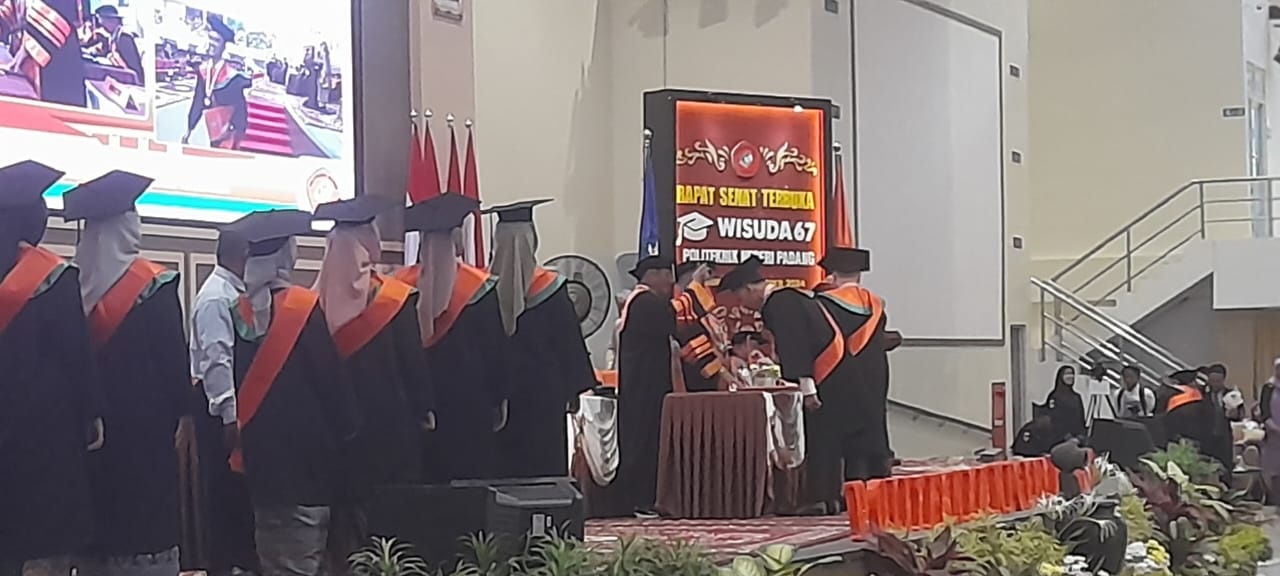Prosesi wisuda ke-67 PNP di kampus PNP Padang, kemarin (1/9).