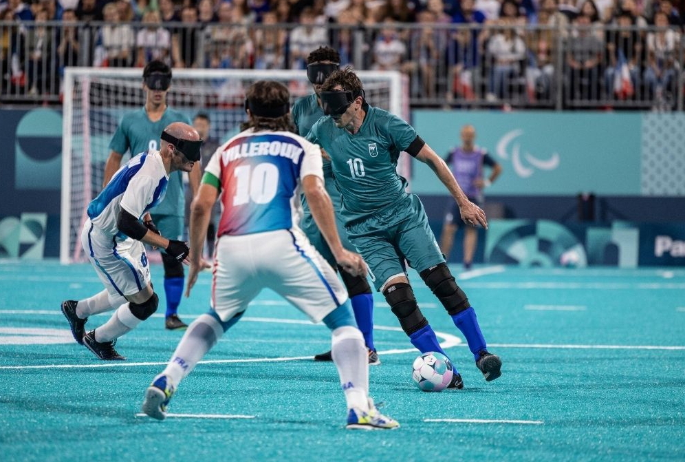 Brasil mempertahankan rekor tak terkalahkan di sepak bola tuna netra Paralimpiade dengan kemenangan 3-0 atas Prancis di pertandingan babak penyisihan hari kedua. (Foto: X IBSA Blind Football)