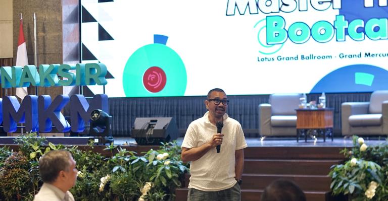 Staf Khusus III Menteri BUMN, Arya Sinulingga hadir memberikan keynote speech pada acara Master Trainer Bootcamp: Naksir UMKM.