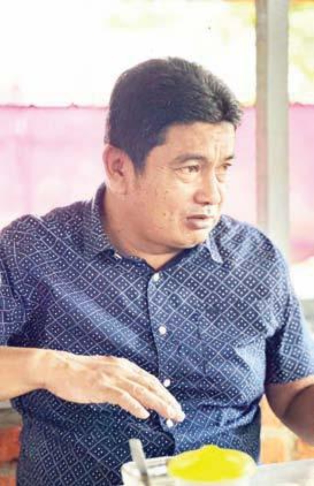 DIALOG: Ketua Tim Pemenangan Welly-Anggit, Dedot, dalam salah satu diskusi. (DOK TIM WELLY-ANGGIT)