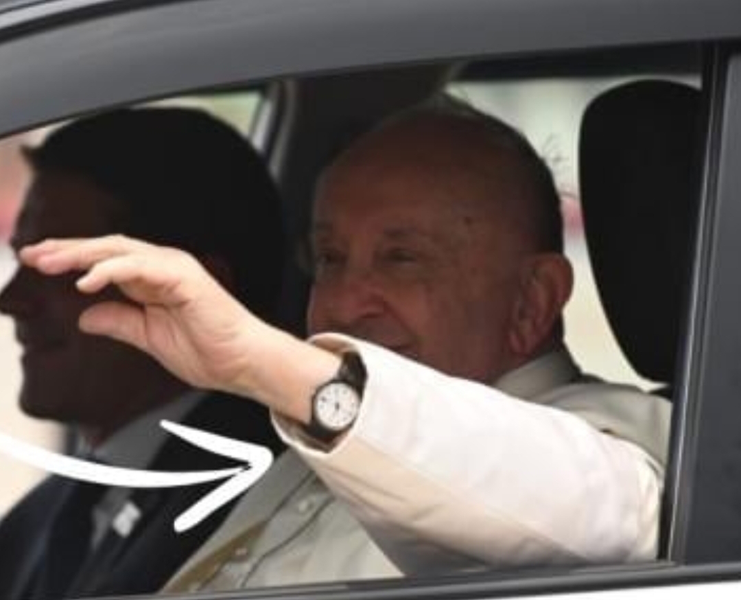 Paus yang berusia 87 tahun dan saat ini berkunjung ke Indonesia, sering terlihat mengenakan jam tangan Casio MQ-24-7B2.(Foto: X)