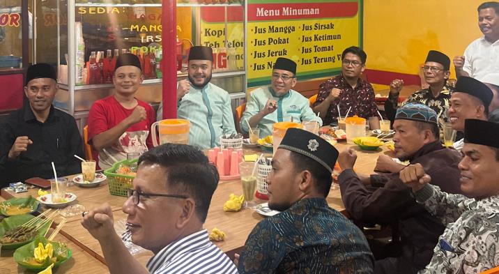 Deklarasi dukungan IKMTI Batang Kabung kepada Fadly Amran dan Maigus Nasir di Sate Mudiak Daguang-Daguang Asli, Kototangah, Padang, Rabu (4/9).