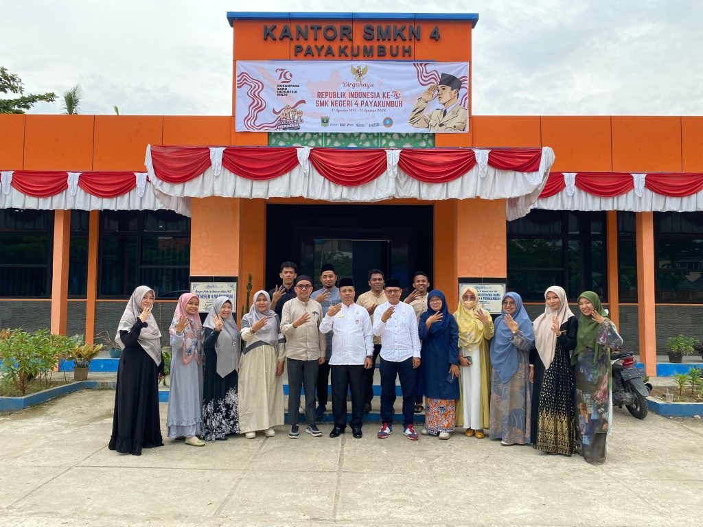 KUALITAS: Kegiatan Workshop Tracer Study SMK Pusat Keunggulan 2024 dan Penguatan BKK yang dilaksanakan SMKN 4 Payakumbuh di Meeting Room SMKN 4 Payakumbuh. (TIM LAMAN GURU)