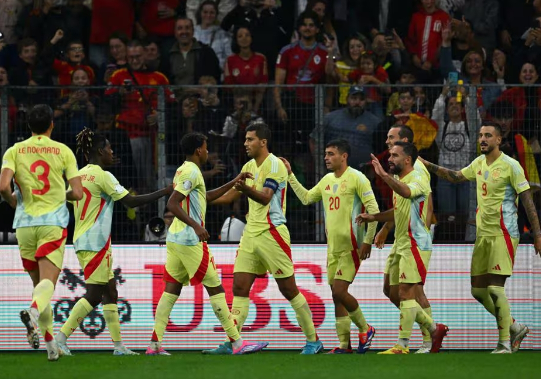 Spanyol menang 4-1 atas Swiss meskipun bermain dengan 10 pemain setelah Le Normand dikartu merah di Nations League 2024. (Foto: UEFA.com)