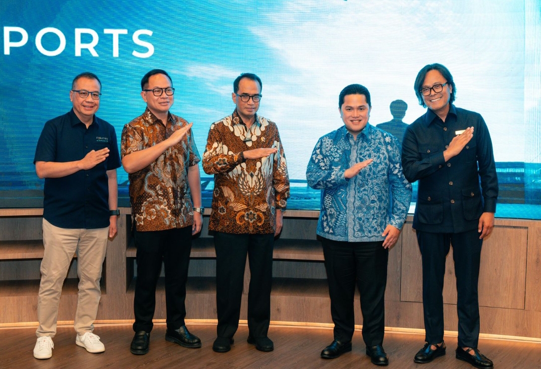 Menteri BUMN Erick Thohir meresmikan penggabungan dua perusahaan besar pengelola bandar udara di Indonesia, PT Angkasa Pura I (AP I) dan PT Angkasa Pura II (AP II). (Foto: Corsec InJourney)