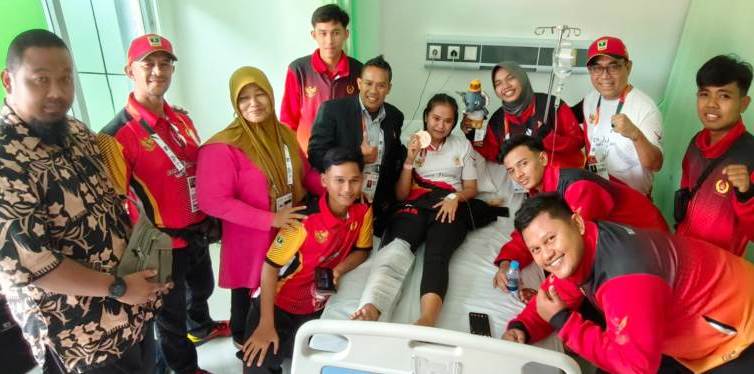 Atlet Hapkido putri Sumbar, Naila Rizki Insani, mengalami cedera patah tulang kaki saat bertanding.