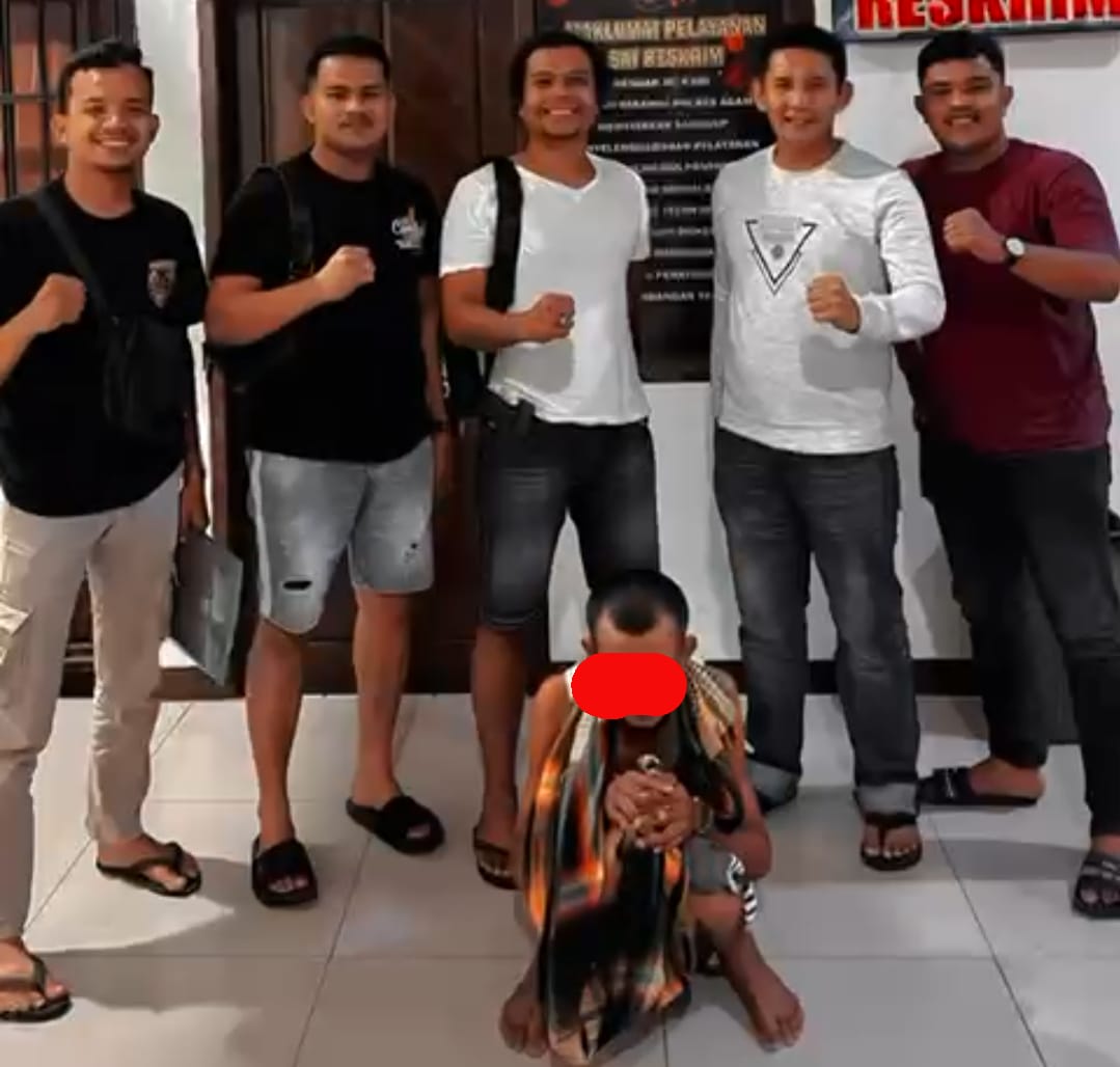Tim Kupu-kupu Jatanras Sat Reskrim Polres Agam saat menangkap pelaku kekerasan seksual terhadap anak tiri.