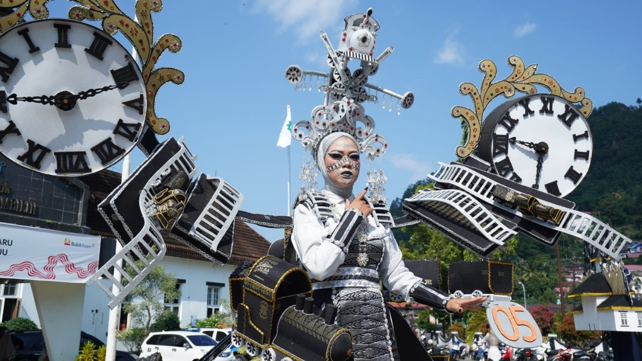 Sawahlunto International Songket Silungkang Carnival 2024 Sumatera Barat: Agenda Tahunan Merajut Tradisi. (Foto: IST)