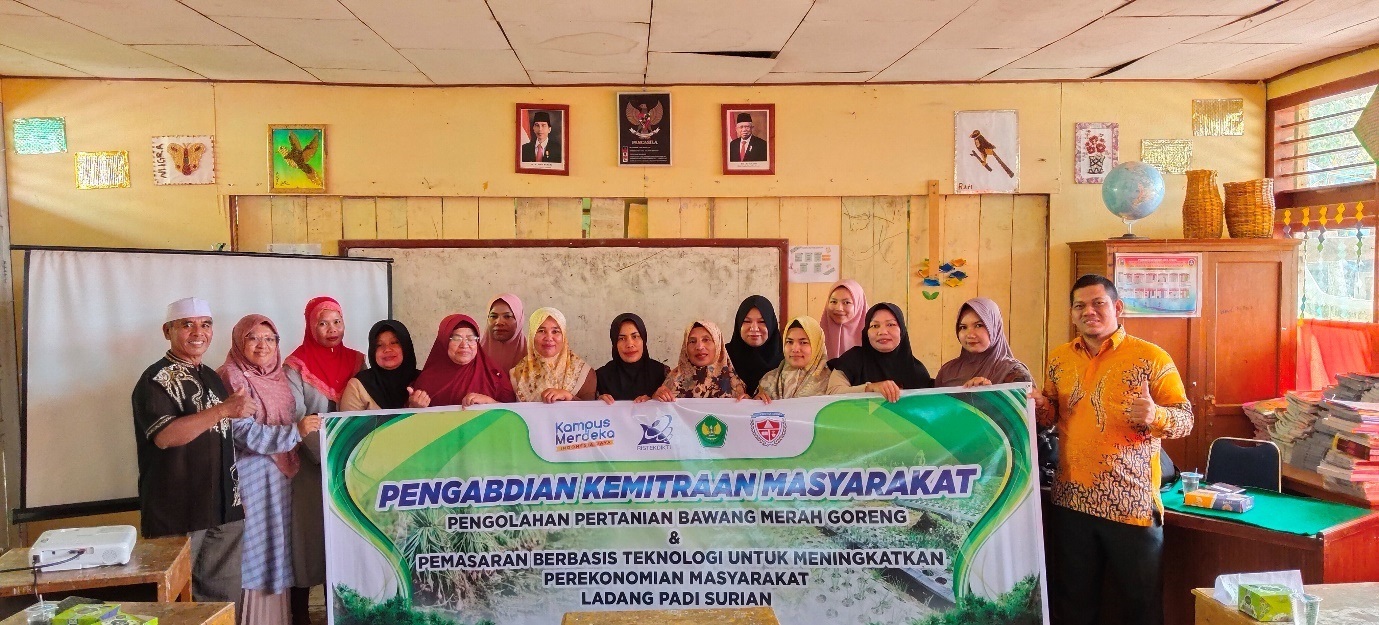 Tim dosen Universitas Adzkia dan Universitas Bung Hatta saat pengabdian masyarakat di Surian, Kabupaten Solok.