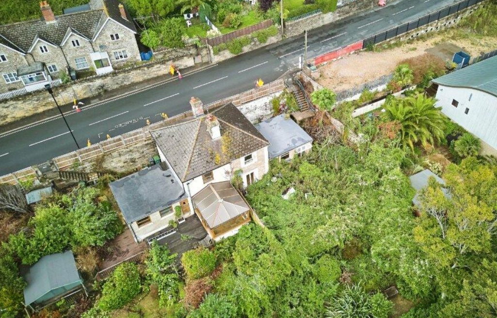 Lokasi rumah di Inggris yang sedang dijual dengan harga penawaran awal sangat murah, yaitu hanya &pound;10 atau sekitar Rp202 ribu.(*)